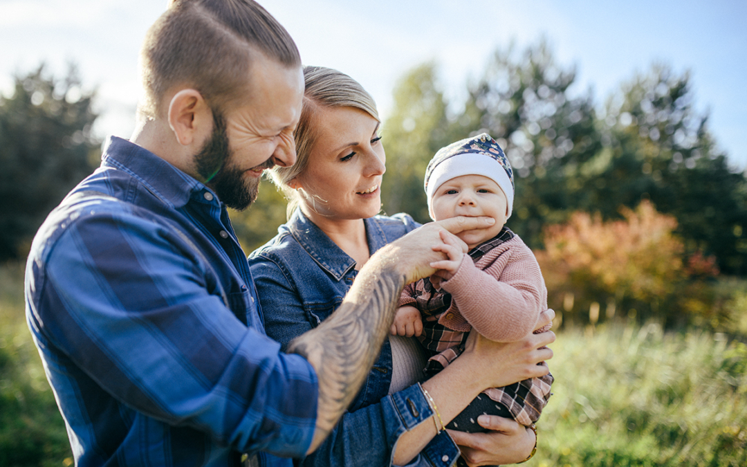 Familienfotoshooting Berlin,Wuhlheide Sommerfotografie,Natur Fotoshooting Familie,Letzte Sommertage Berlin,Outdoor Shooting Berlin Wuhlheide,Familienmomente festhalten,Fotograf Berlin Familienbilder,Sommer Erinnerungen Foto,Wuhlheide Berlin Fotosession,Familienausflug Fotografie,Natürliches Licht Fotoshooting,Familienportrait im Freien,Berliner Parks Fotoshooting,Erlebnisfotografie Familie,Sommerende Familienfoto Berlin